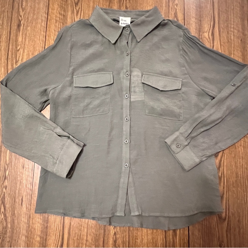Three Paper Dolls Boutique Brand
Olive Green 
Button Down
L/S
Large
Blouse
NWT